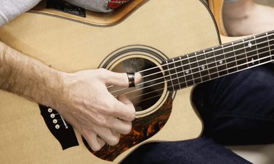 Gitar Çalmaya Parmak Stiliyle mi (Fingerstyle), Penayla mı Başlamalıyım? - görsel 1